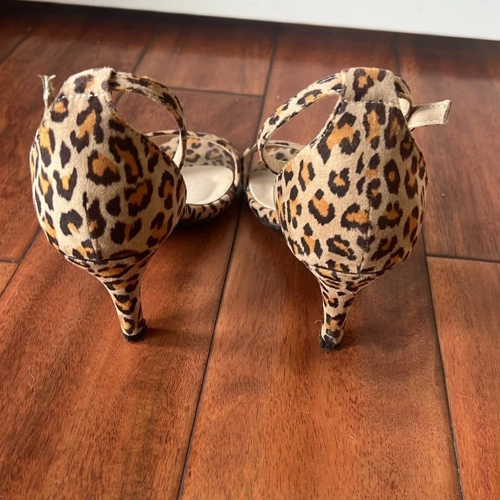 Refresh Size 7.5 Leopard Heels 3 inches